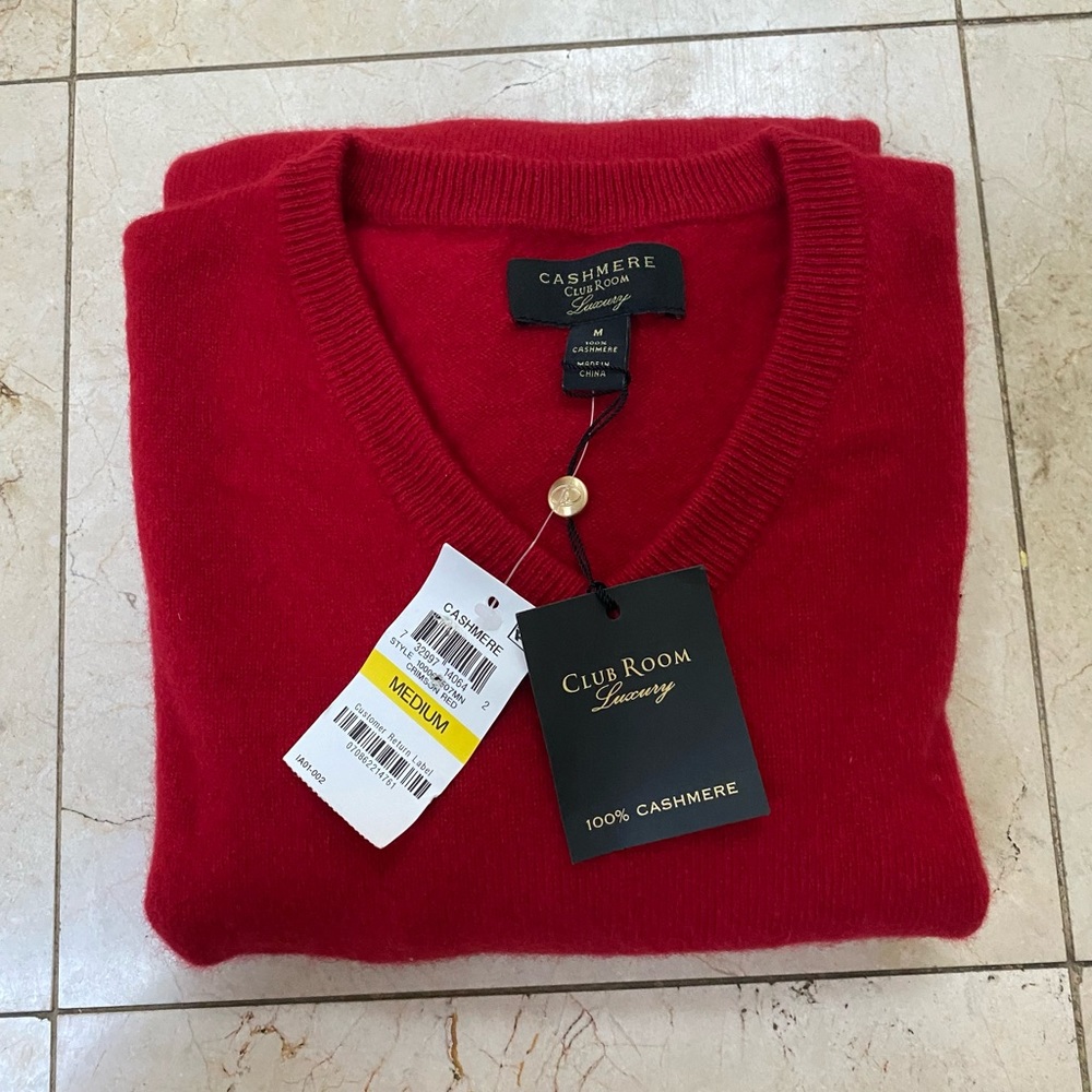 Men’s Club Room Luxury 100% Cashmere V-Neck Sweater.